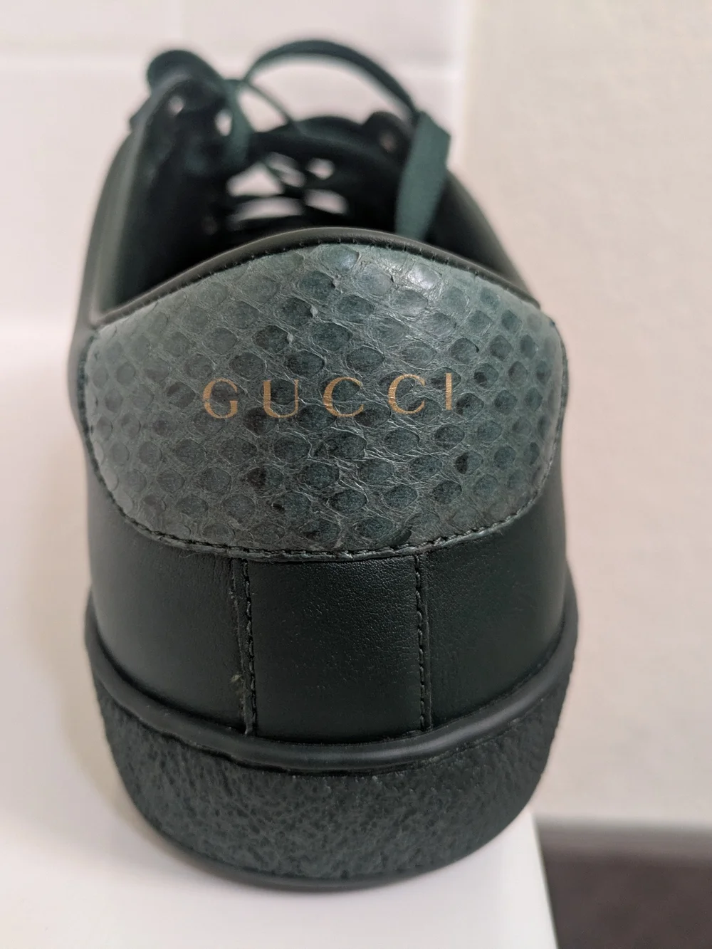 Gucci Men’s Dark Green Leather Low-Top Sneakers